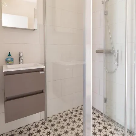 Lali - Modern Near The Sea In