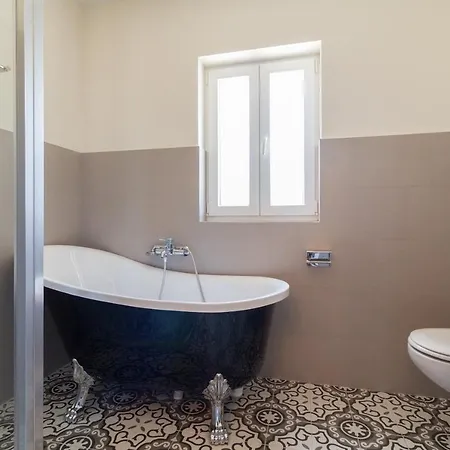 Lali - Modern Near The Sea In