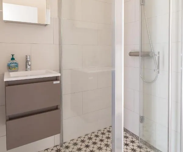 Lali - Modern Near The Sea In