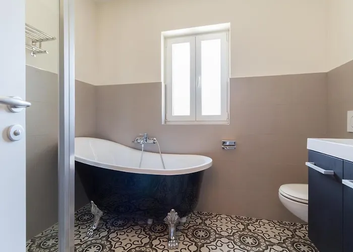Lali - Modern Near The Sea In