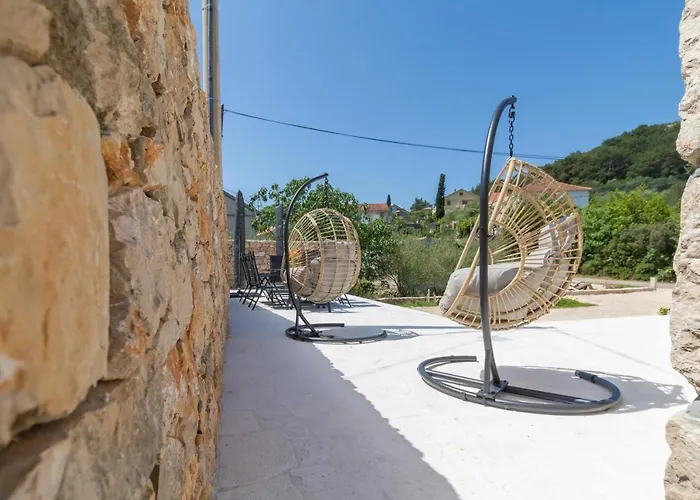 فيلة Lali - Modern Near The Sea In